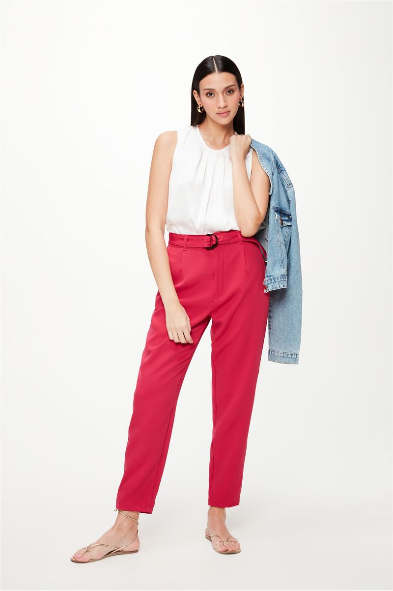 Calca-Carrot-Cropped-com-Pregas-e-Cinto-Look--