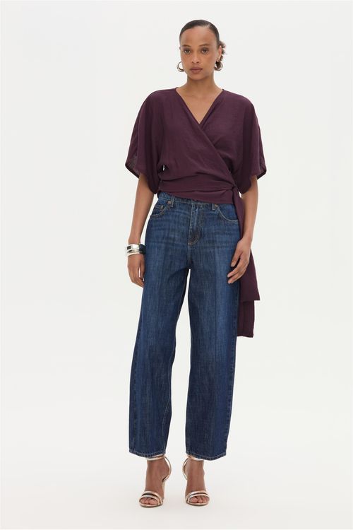 Calça Jeans Feminina Tapered com Vinco