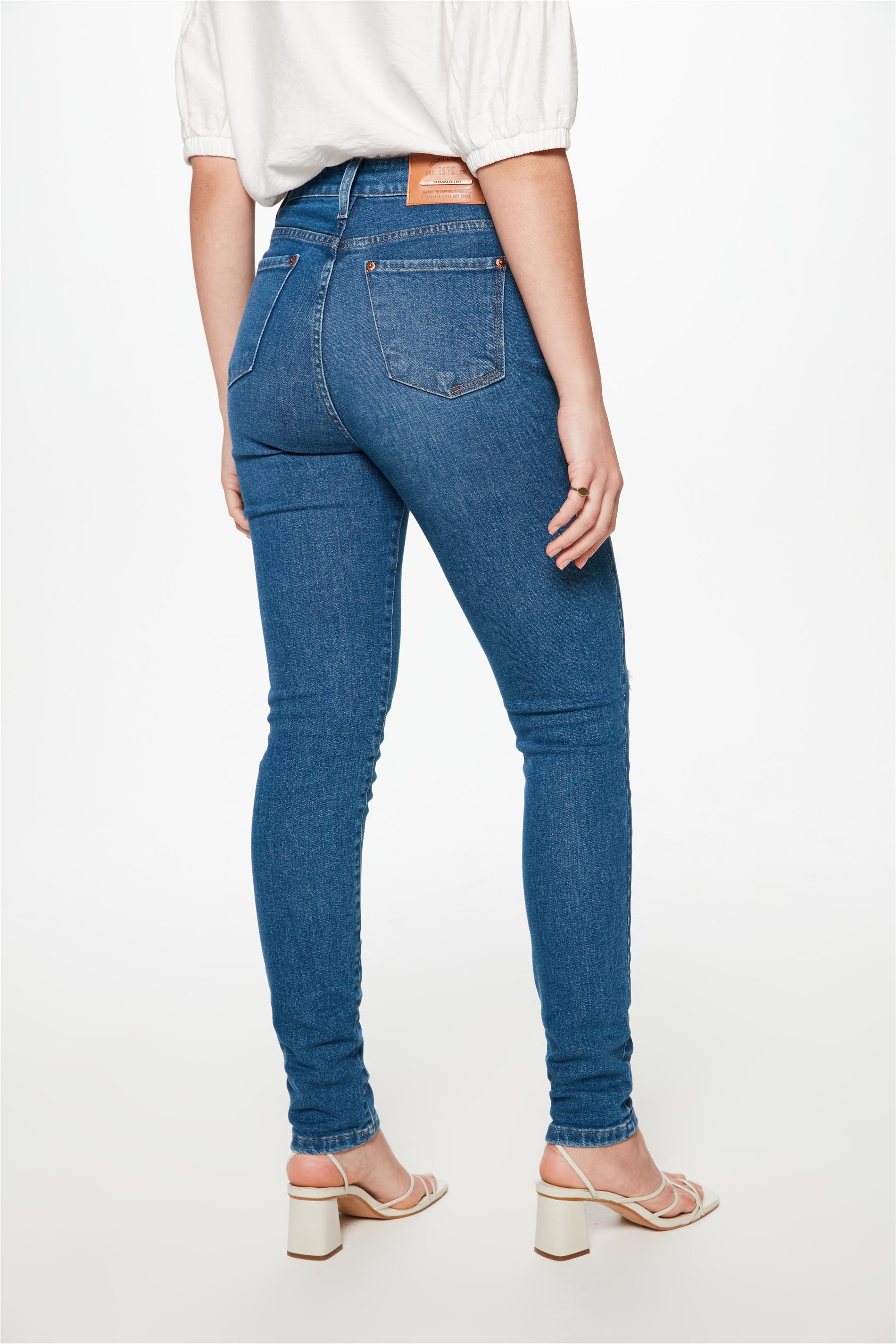 Calça Feminina Jeans Skinny com Recorte e Puídos - Damyller - O