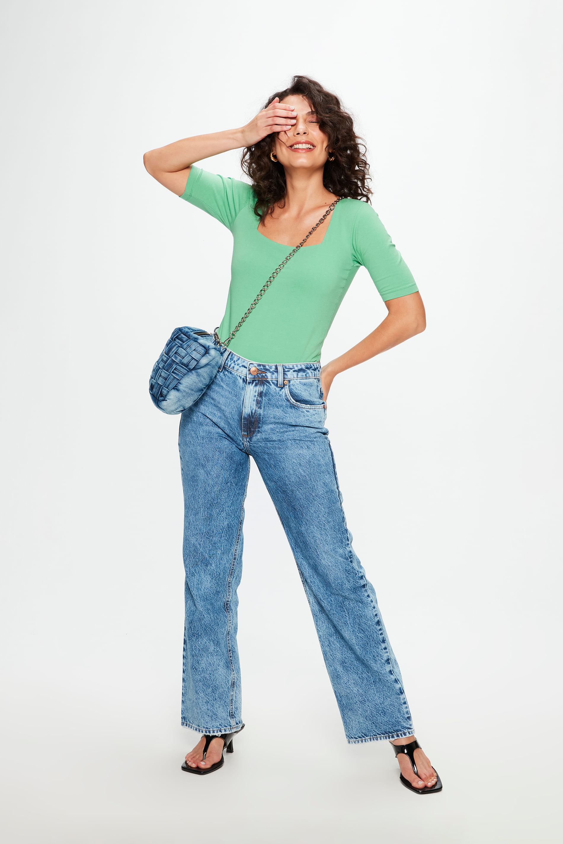 Calça Jeans Reta de Cintura Baixa com Rebites - Damyller - O Jeans