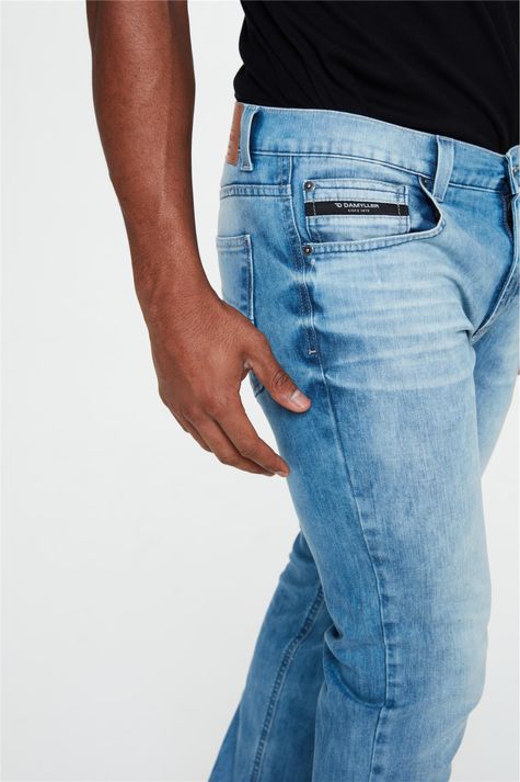 Calça Jeans Claro com Bordado no Bolso - Damyller - O Jeans da Vida Real