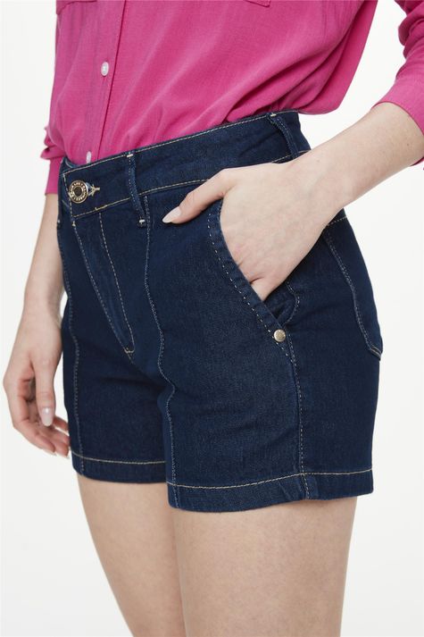 Short-Jeans-Escuro-Solto-Feminino-Detalhe--