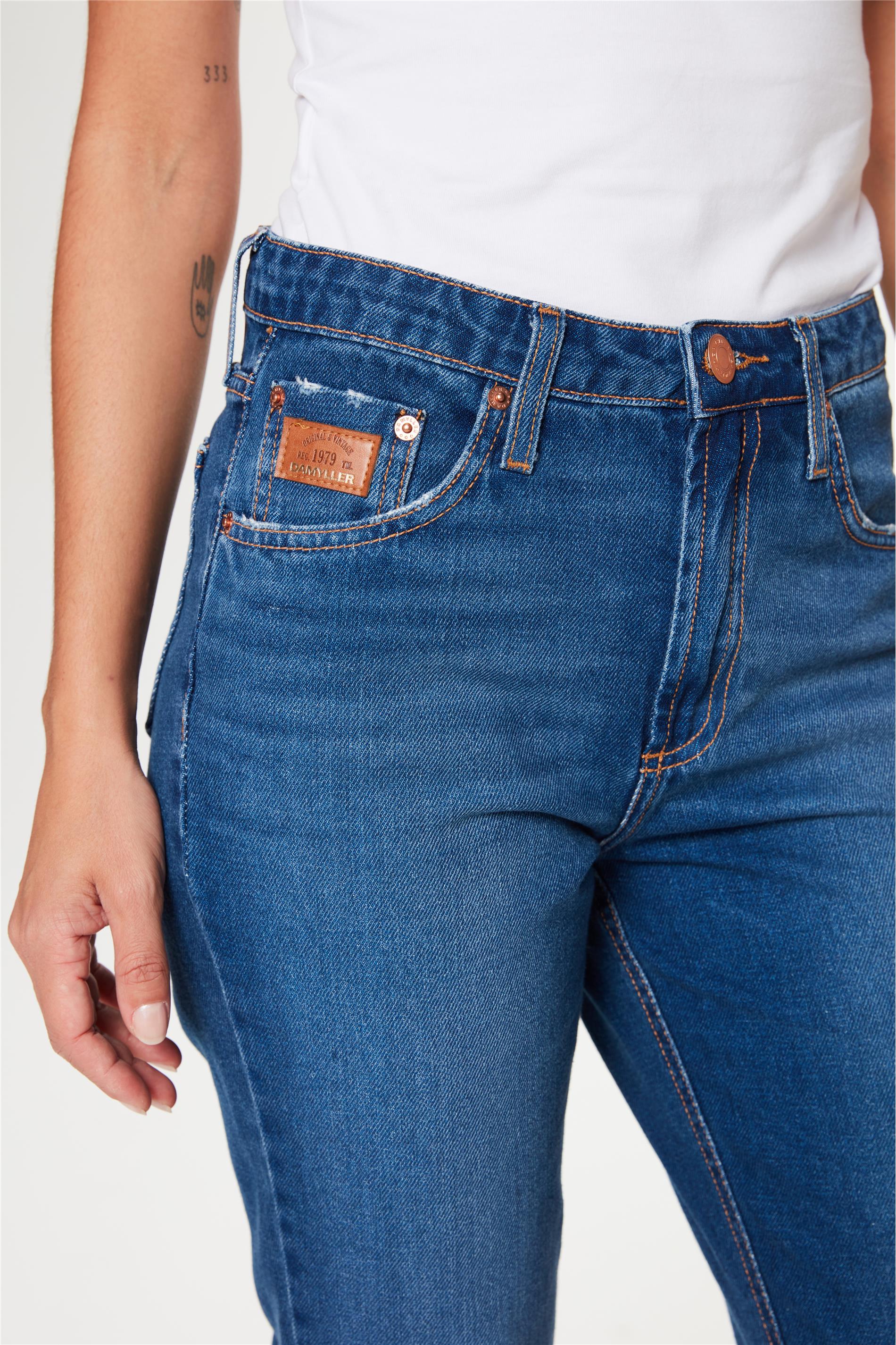 Calça Jeans Mom Super Alta com Detalhe Cós