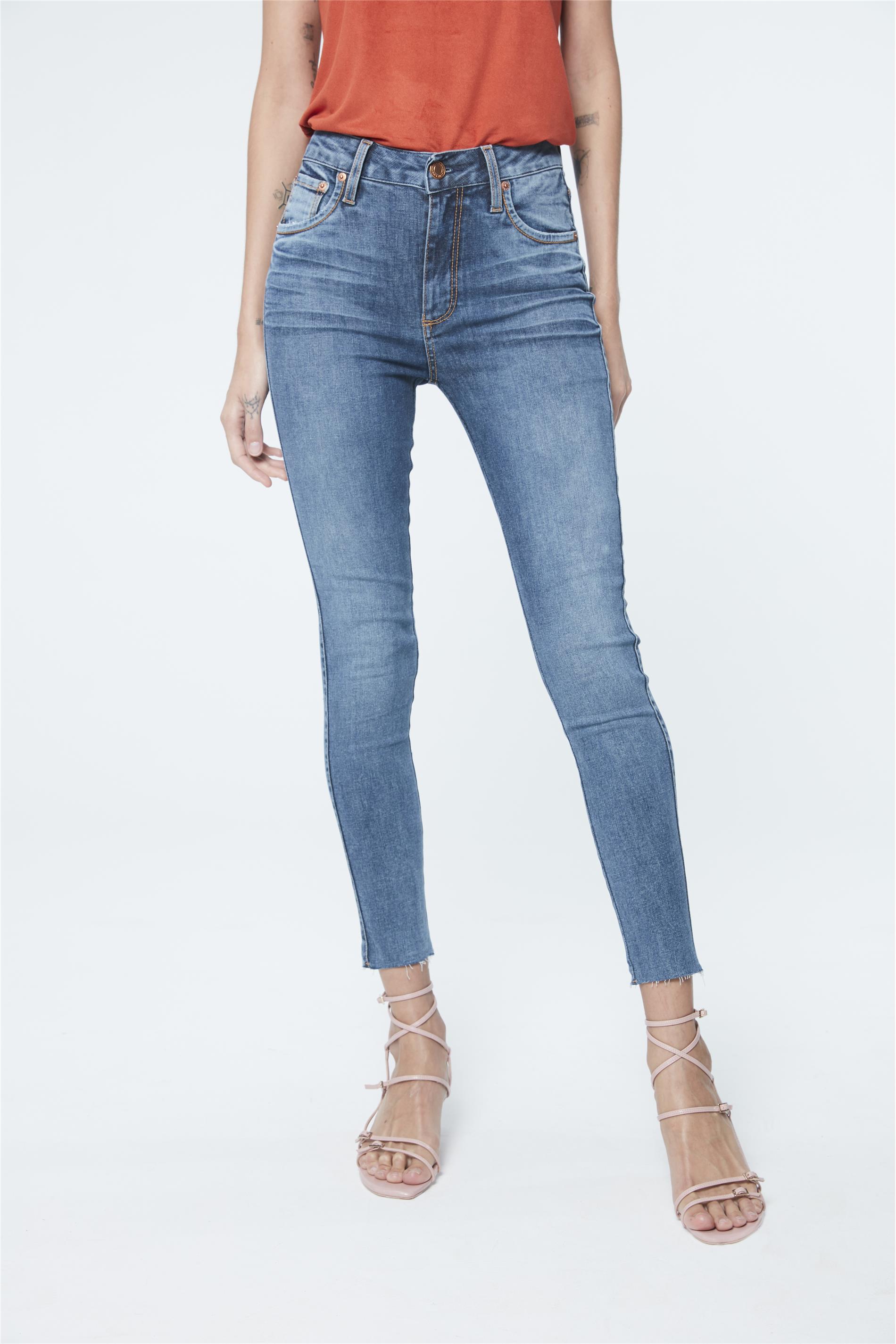Calça Jeans Reta Cintura Alta com Fivela e Rebites - Damyller - O