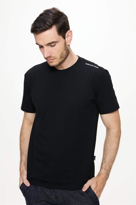 Camiseta-Masculina-Estampa-Minimal-Ombro-Frente--